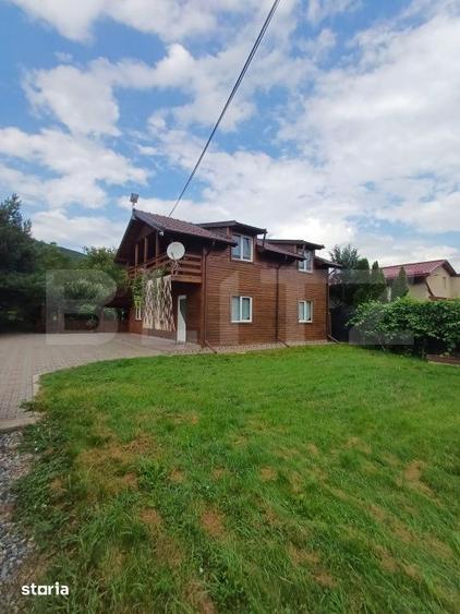 Casă cu 5 camere cu Teren 2800 Mp în Moldovenești