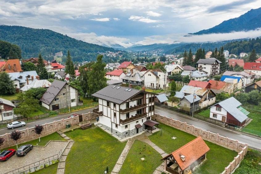 Casă individuală cu 11 camere cu Canalizare în Bușteni