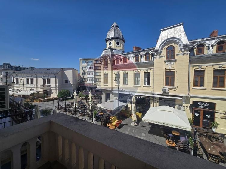 Apartament cu 6 camere semidecomandat în Central