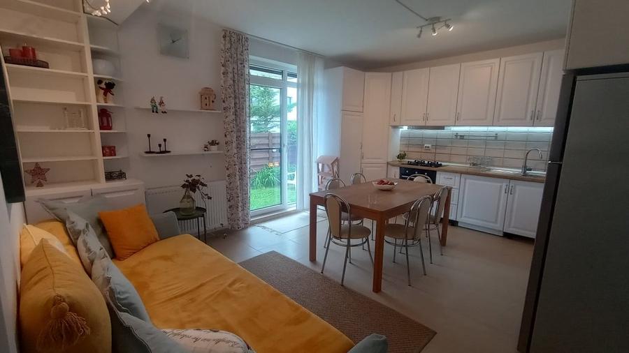 Apartament cu 3 camere decomandat, mobilat în Europa