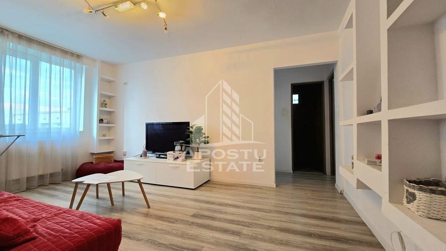 Apartament cu 3 camere semidecomandat, mobilat în Central