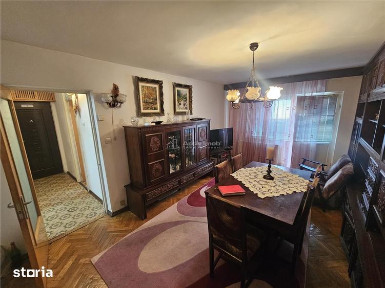 Apartament cu 4 camere decomandat în Central