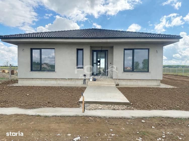 Casă cu 4 camere în Alparea
