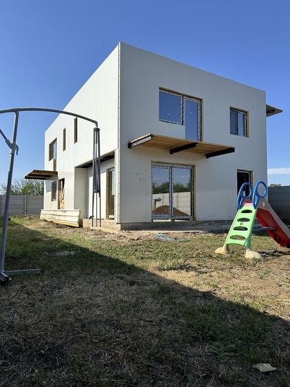 Casă cu 4 camere în Ștefăneștii de Jos