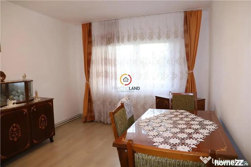 Apartament cu 3 camere decomandat în Central