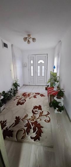 Casă cu 2 camere în Central