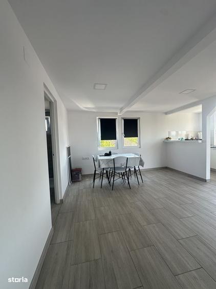 Casă cu 4 camere în Palazu Mare