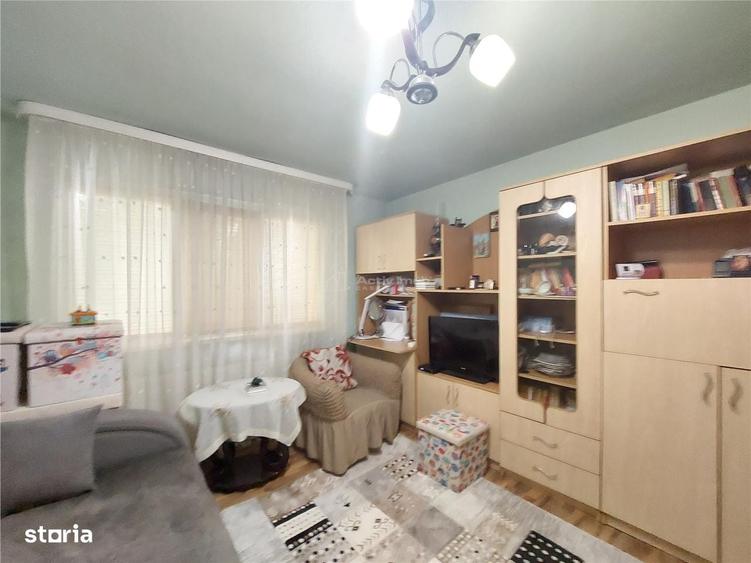 Apartament cu 3 camere decomandat în Micro 14