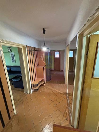 Apartament cu 3 camere decomandat în Decebal