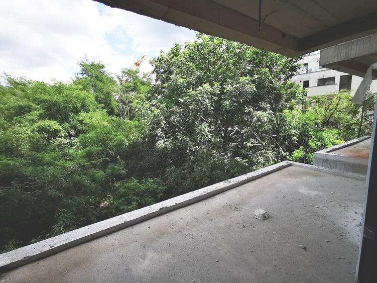 Apartament cu 3 camere decomandat în Sisești