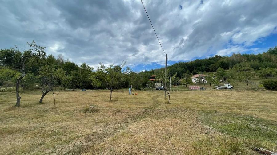 Teren de 5200 mp, în Tranișu