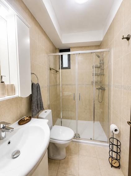 Casă individuală cu 6 camere cu Canalizare în Pipera