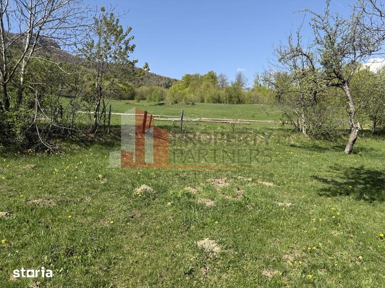 Teren de 1436 mp, în Bran