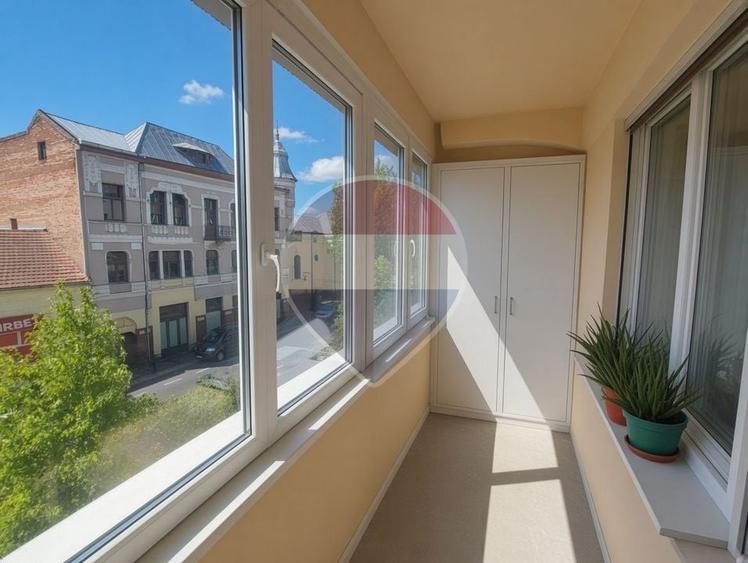 Apartament cu 3 camere decomandat în Central