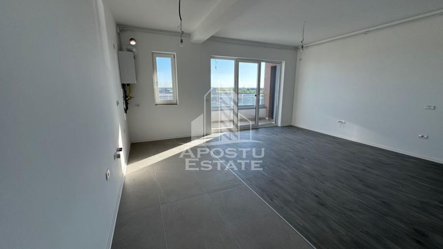 Apartament cu 3 camere semidecomandat în Torontalului