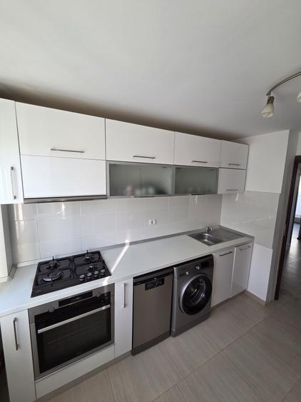 Apartament cu 3 camere decomandat în Titan