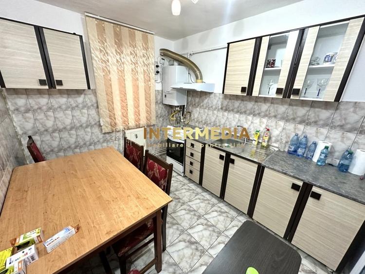 Apartament cu 3 camere decomandat, mobilat în Central