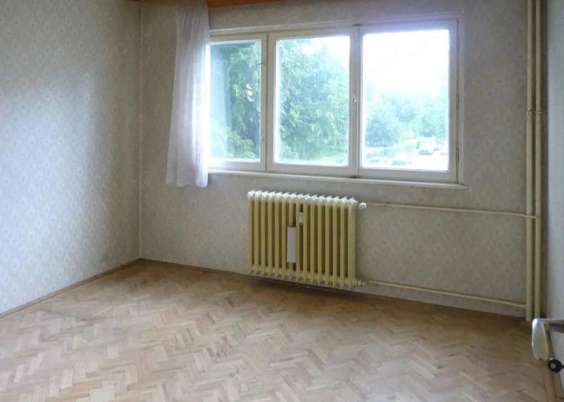 Apartament cu 3 camere decomandat în Astra