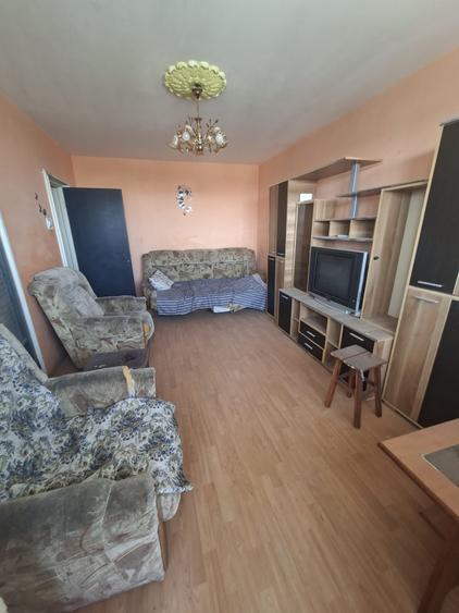 Apartament cu 3 camere decomandat în Drumul Taberei
