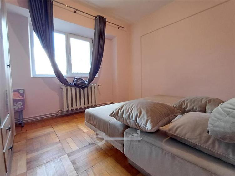 Apartament cu 4 camere decomandat în Nicolina