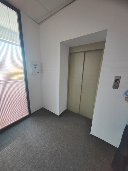Casă individuală cu 10 camere cu Teren 400 Mp în Barbu Văcărescu
