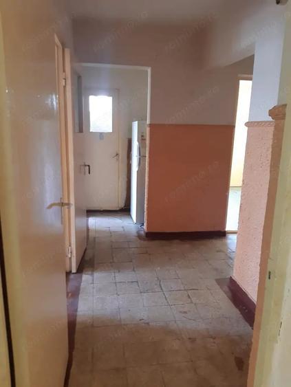 Apartament cu 3 camere decomandat în Piața Centrală