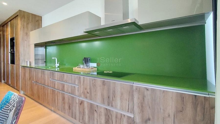Apartament cu 3 camere semidecomandat, mobilat în Central