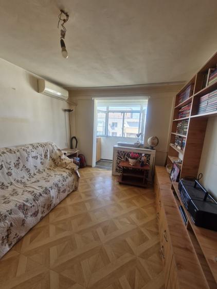 Apartament cu 2 camere decomandat în Lacul Tei