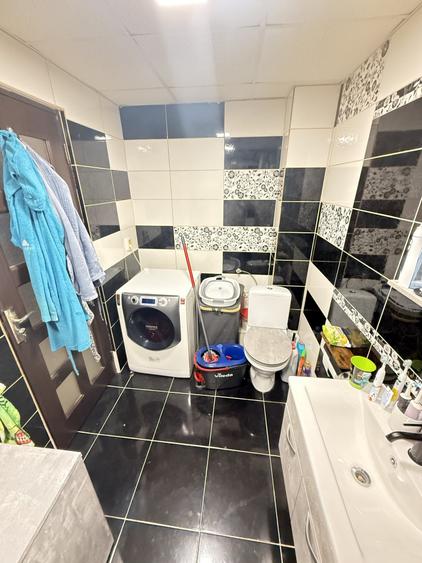 Apartament cu 3 camere semidecomandat, mobilat în Iris