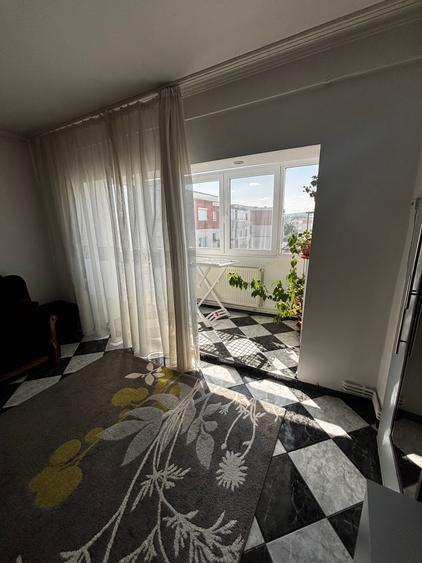 Apartament cu 3 camere decomandat în Rolast