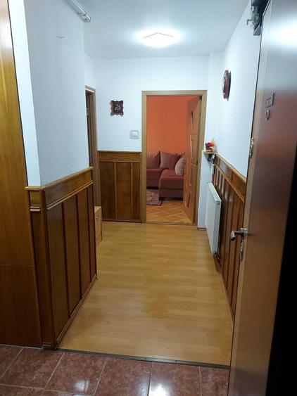 Apartament cu 2 camere decomandat în Tractorul