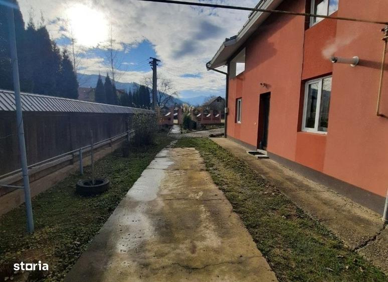 Casă cu 4 camere cu Teren 5500 Mp în Central
