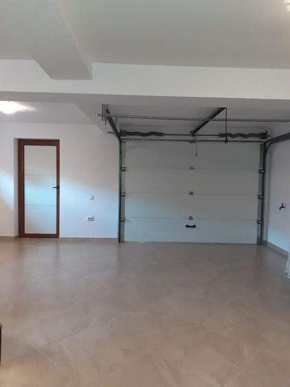 Casă cu 4 camere în Caracal