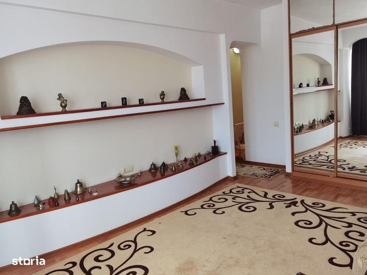 Apartament cu 4 camere decomandat în Central