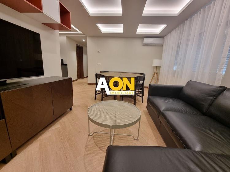 Apartament cu 3 camere decomandat, mobilat în Central
