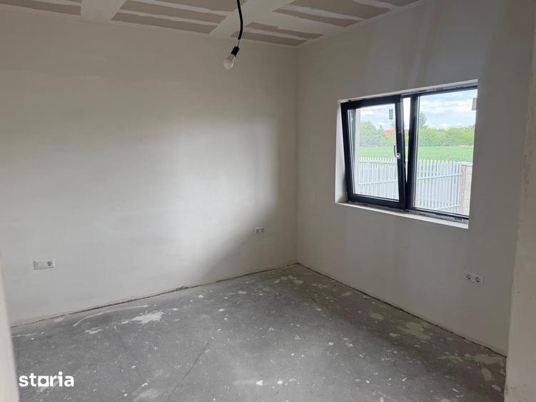 Casă cu 3 camere cu Teren 450 Mp în Lazuri