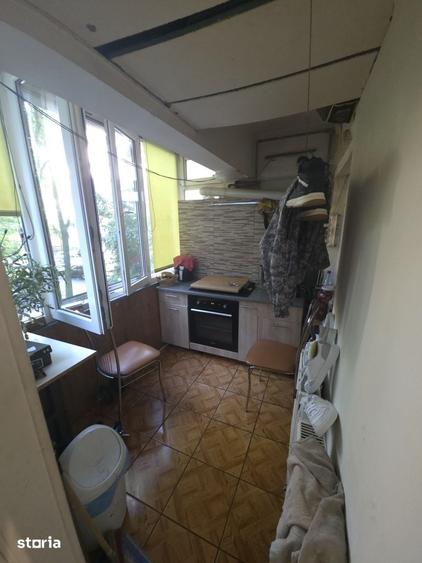 Apartament cu 4 camere decomandat în Rahova