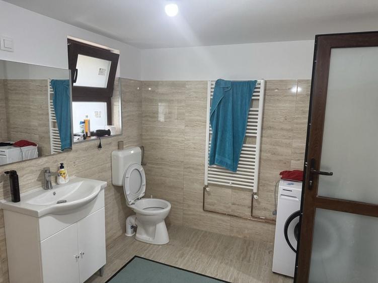 Casă cu 3 camere în Podenii Noi