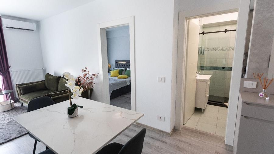Apartament cu 2 camere decomandat în Exterior Vest
