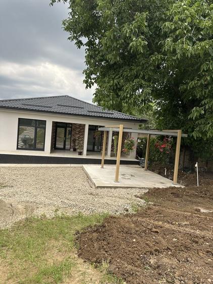 Casă cu 4 camere în Răzvad