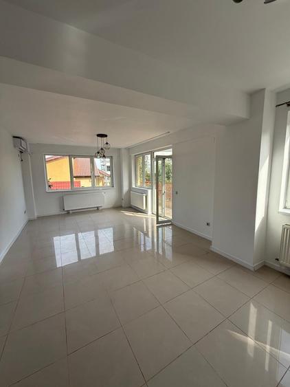Apartament cu 2 camere decomandat în Văcăresti