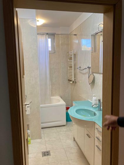 Apartament cu 3 camere decomandat în Exterior Vest