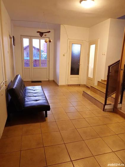 Casă cu 6 camere cu Teren 4500 Mp în Torontalului