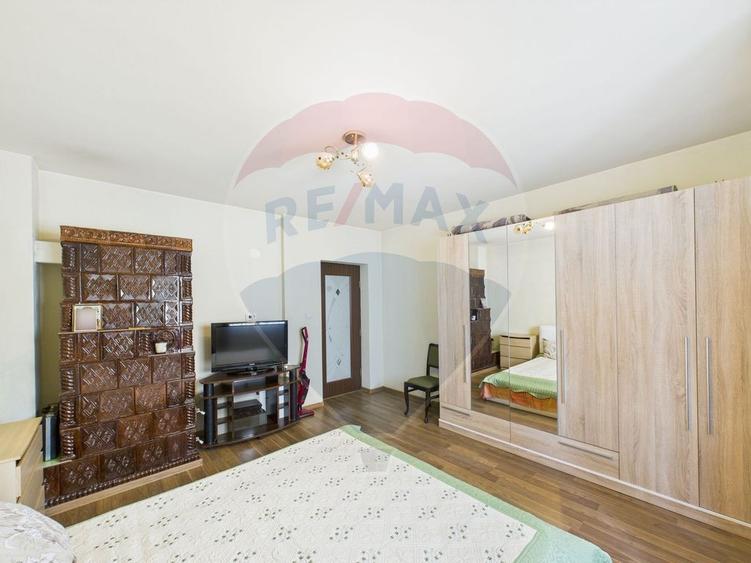 Casă cu 5 camere cu Teren 343 Mp în Central
