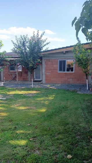 Casă cu Teren 670 Mp în Giarmata