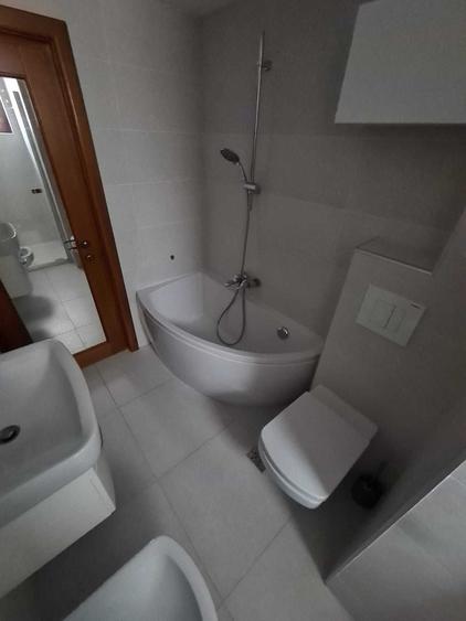 Apartament cu 3 camere decomandat în Precista