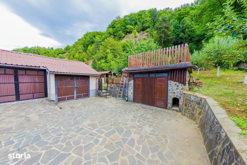 CASA cu TEREN generos , in linistea naturii - 1