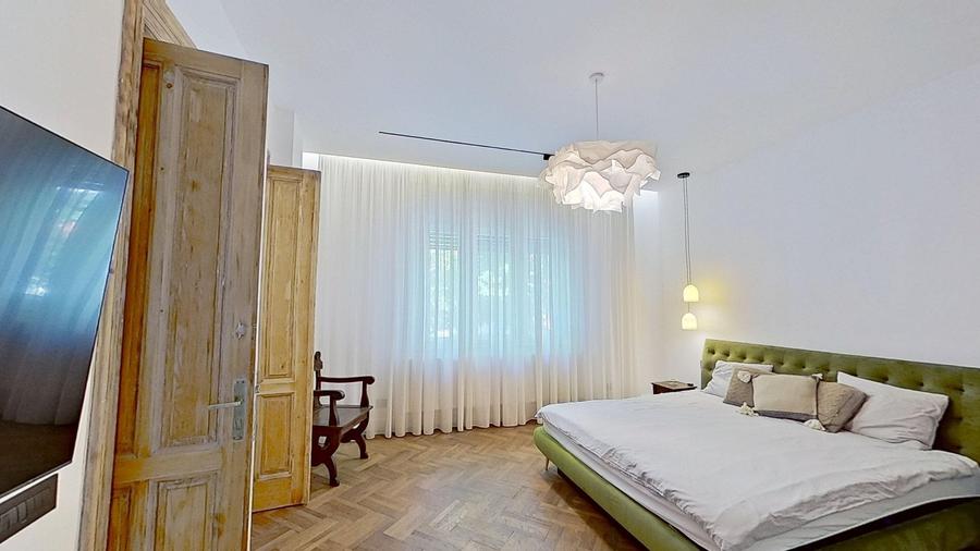 Apartament cu 5 camere decomandat, mobilat în Arcul de Triumf