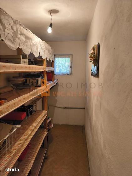 Casă cu 6 camere decomandat cu Teren 1717 Mp în Pârscov