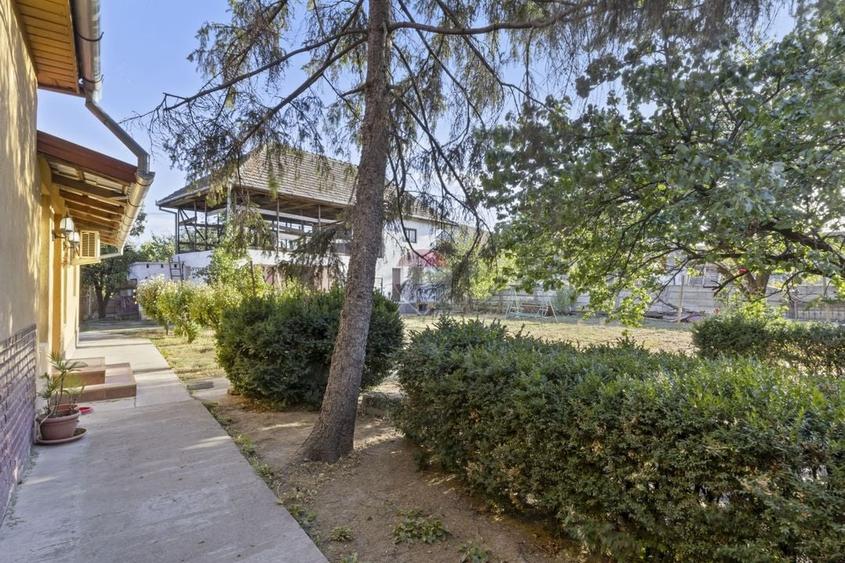 Casă individuală cu 4 camere cu Teren 1371 Mp în Central